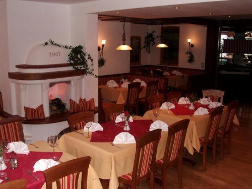 Land-gut-Hotel Landgasthof Zum Schildhauer Halfing Exterior foto