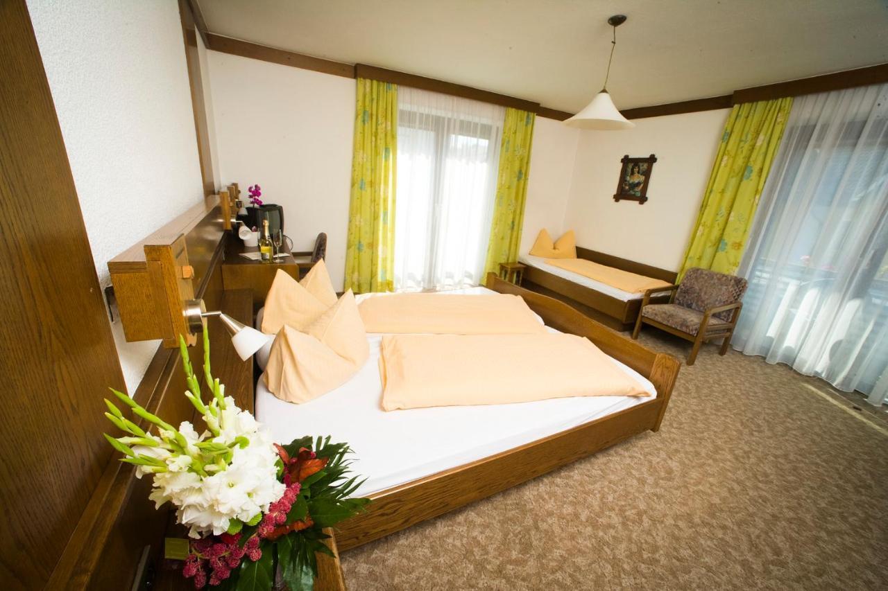 Land-gut-Hotel Landgasthof Zum Schildhauer Halfing Exterior foto