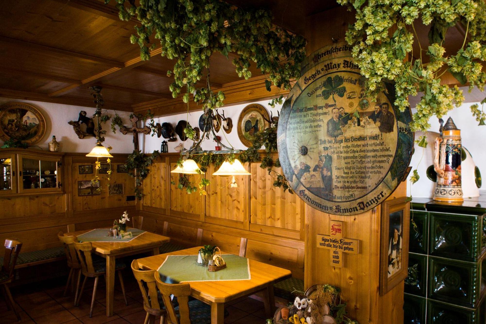 Land-gut-Hotel Landgasthof Zum Schildhauer Halfing Exterior foto